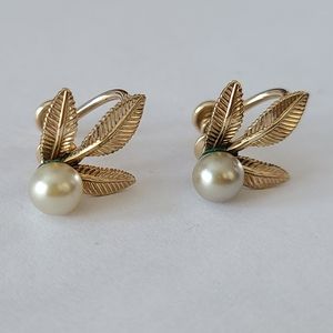 Van Dell Pearl Gold Screw On Earrings